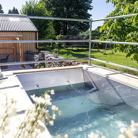 Longlands Farm * Грейндж-овер-Сандс